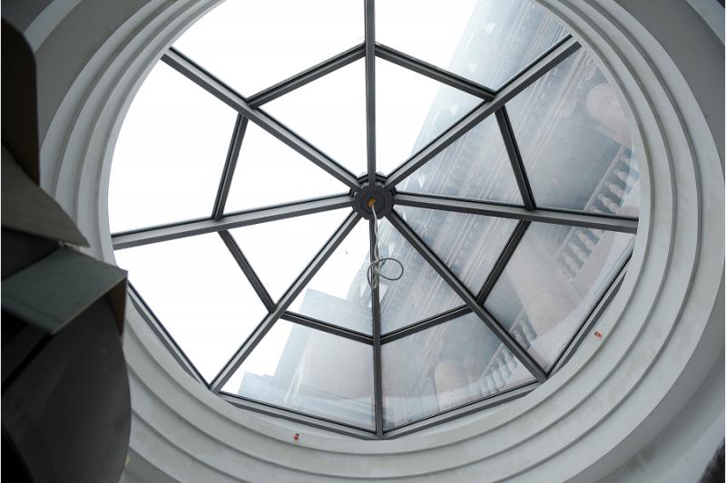 էս էռ հյուրանոցը գտնվում է երևանի գլխավոր պողոտաների մեկի մաշտոցի պողոտայի սկզբնամասում և այն վերակառուցվել ու վերանորոգվում է rg construction ընկերության կողմից sr hotel is located at the beginning of one of yerevan s main avenues mashtots avenue which has been reconstructed and renovated by rg construction company